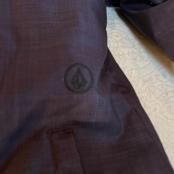Volcom snowboarding jacket and pulse ski pants. - Picture 10 of 11